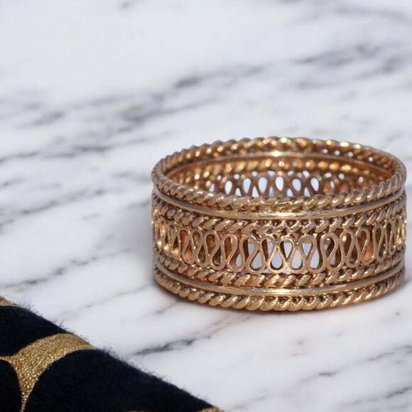 Handmade Band in Yellow Gold